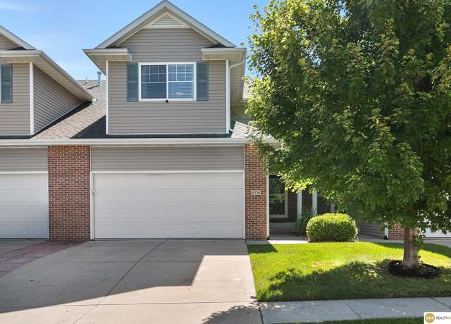 Property at 8238 S 86th St, Lincoln, NE 68526, 4 beds, 3.5 baths