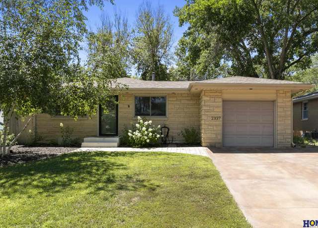 Property at 2337 S 61st St, Lincoln, NE 68506, 2 beds, 1.5 baths
