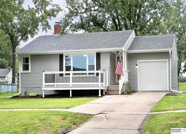 Property at 309 4th St, Yutan, NE 68073, 2 beds, 1.5 baths