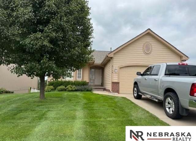 Property at 8718 S 100th St, La Vista, NE 68128, 4 beds, 3 baths