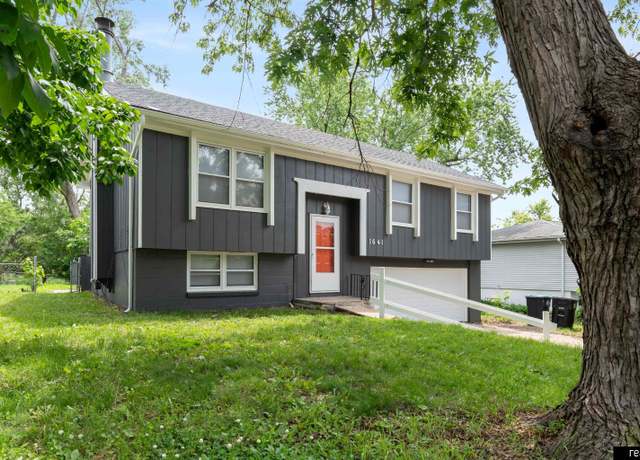 Property at 1641 N 105 St, Omaha, NE 68114, 3 beds, 1.5 baths