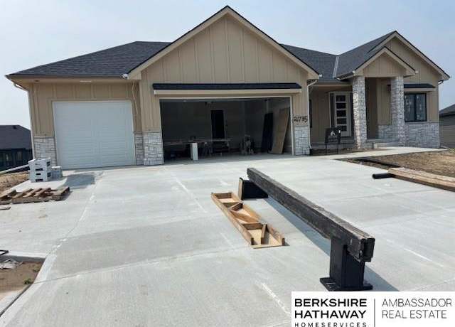 Property at 21735 Glenmore Dr, Gretna, NE 68028, 4 beds, 3 baths