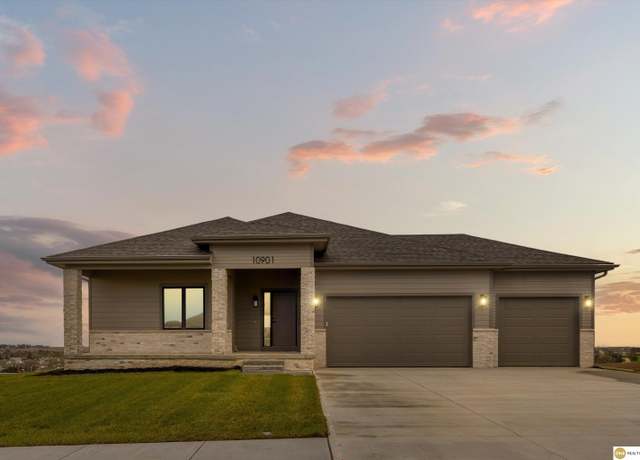 Property at 10901 N 161 St, Bennington, NE 68007, 5 beds, 3.5 baths