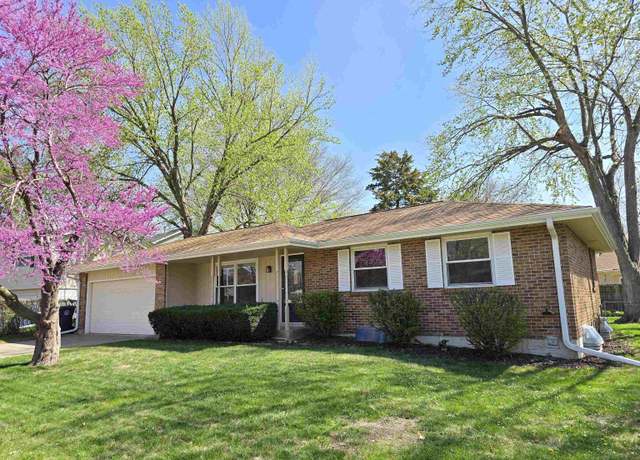 Property at 2611 Cheshire Ct S, Lincoln, NE 68512, 3 beds, 2.5 baths