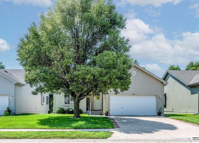 Property at 15019 Camden Ave, Omaha, NE 68116, 3 beds, 3 baths