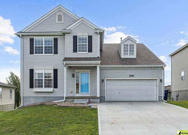 Property at 14003 Kelly Dr, Bellevue, NE 68123, 4 beds, 3.5 baths