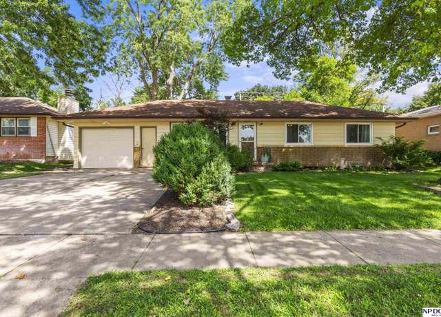 Property at 127 Wesgaye St, Gretna, NE 68028, 4 beds, 2 baths