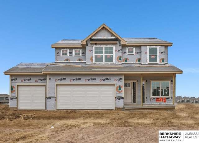 Property at 10313 S 110th St, Papillion, NE 68046, 4 beds, 3.5 baths
