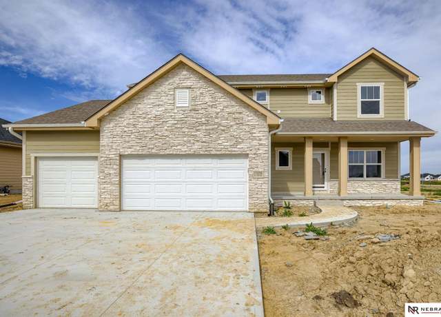 Property at 11658 S 119th St, Papillion, NE 68046, 4 beds, 2.5 baths