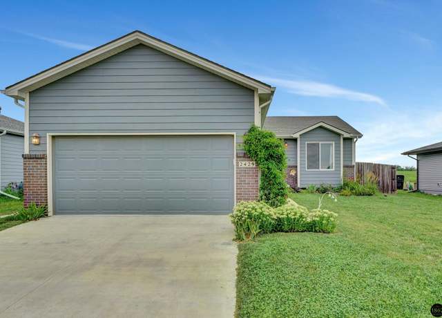 Property at 2429 NW 57th St, Lincoln, NE 68524, 4 beds, 3 baths