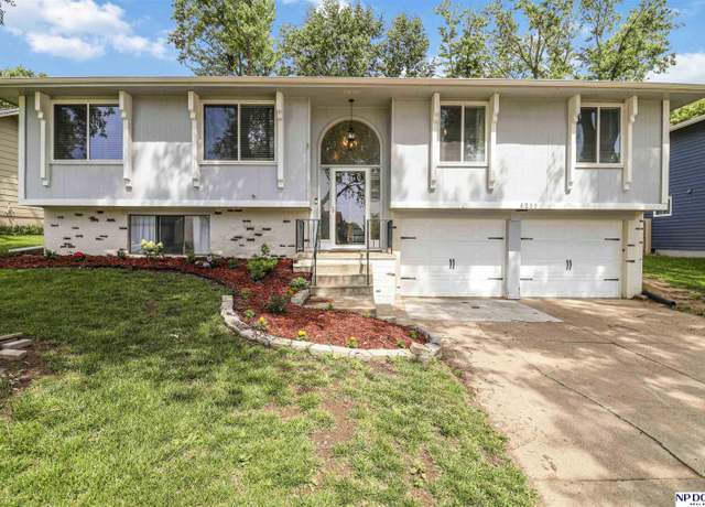Property at 6235 S 150 St, Omaha, NE 68137, 3 beds, 2 baths