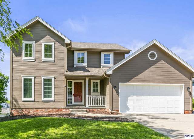 Property at 16011 Lindenwood Cir, Bennington, NE 68007, 4 beds, 3.5 baths