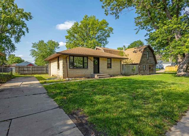 Property at 4901 Fremont St, Lincoln, NE 68504, 3 beds, 2 baths