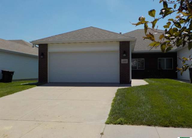 Property at 2355 City View Ct, Lincoln, NE 68521, 2 beds, 2.5 baths