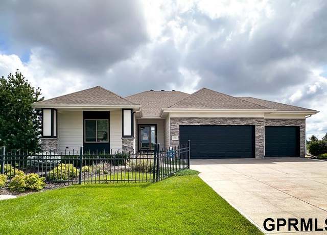 Property at 12551 Quail Dr, Bellevue, NE 68123, 4 beds, 3 baths