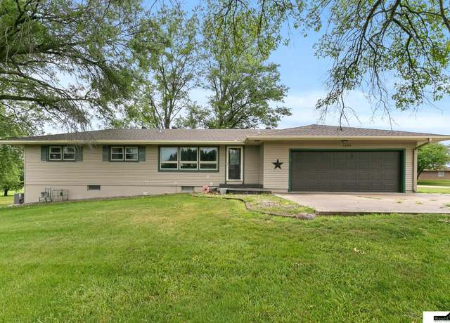 Property at 1200 Parker Dr, Syracuse, NE 68446, 4 beds, 2.5 baths