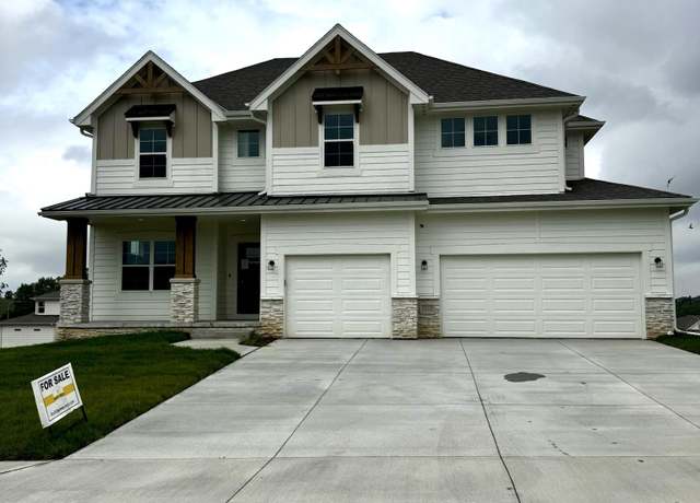 Property at 10508 S 117th St, Papillion, NE 68046, 4 beds, 2.5 baths