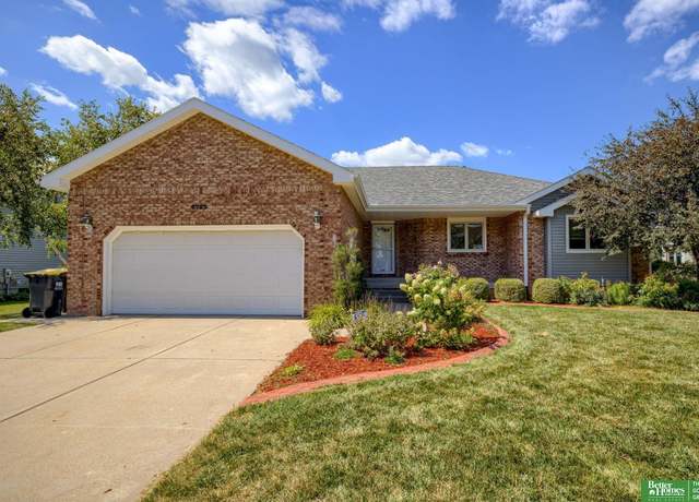 Property at 6723 S 41st St, Lincoln, NE 68516, 4 beds, 3 baths