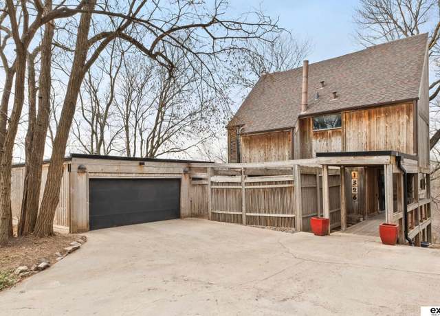 Property at 1326 Oak Park Rd, Council Bluffs, IA 51503, 4 beds, 3 baths