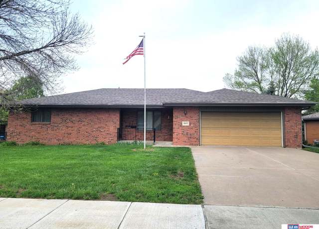 Property at 1043 N 6th St, Seward, NE 68434, 4 beds, 3 baths