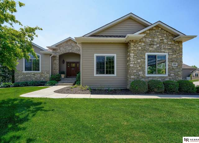 Property at 3001 Eldorado Dr, Lincoln, NE 68516, 4 beds, 3 baths