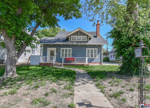 Property at 414 Lincoln St, Beatrice, NE 68310, 3 beds, 3 baths