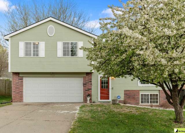 Property at 11275 Bauman Ave, Omaha, NE 68164, 3 beds, 2 baths