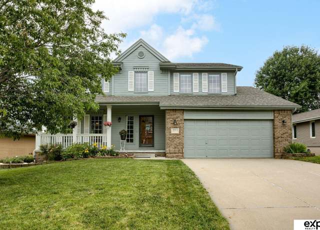 Property at 2001 Liberty Ln, La Vista, NE 68128, 4 beds, 3.5 baths
