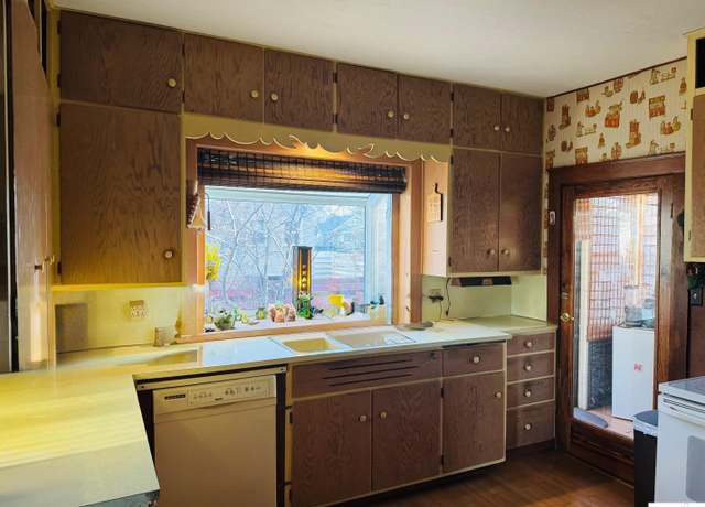 Property at 725 N Pebble St, Fremont, NE 68025-2098, 3 beds, 2 baths
