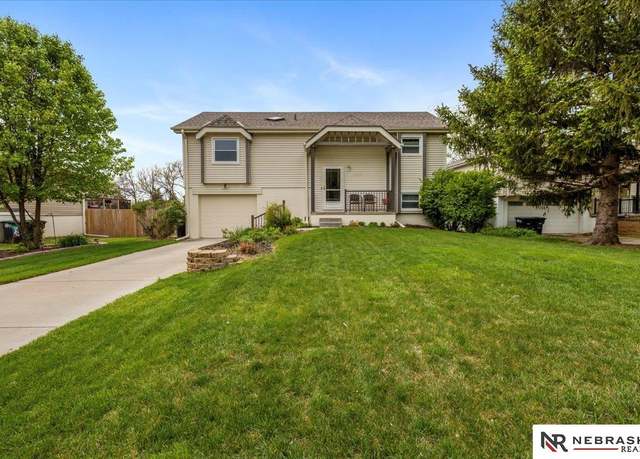 Property at 13111 Boyd Cir, Omaha, NE 68164, 3 beds, 2 baths