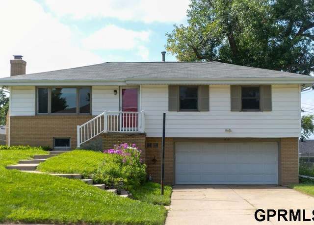 Property at 9715 Camden Ave, Omaha, NE 68134, 3 beds, 2 baths