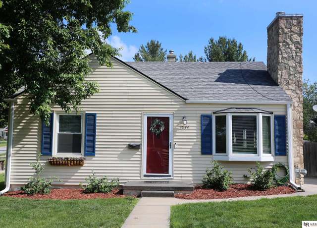 Property at 3944 V St, Omaha, NE 68107, 3 beds, 2 baths