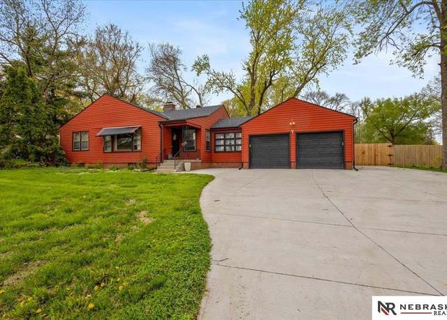 Property at 4516 Aurora Dr, Omaha, NE 68134, 3 beds, 2 baths