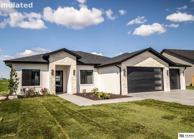 Property at 2537 S 102nd St, Lincoln, NE 68520, 4 beds, 3 baths