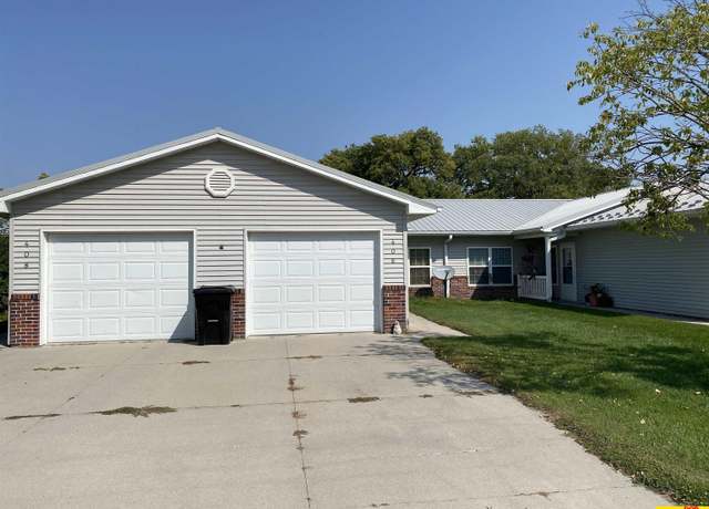 Property at 402-408 W Pine St, West Point, NE 68710, 8 beds, 4 baths