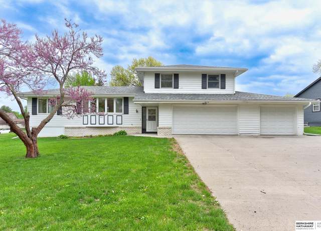 Property at 9115 Parker St, Omaha, NE 68114, 3 beds, 3 baths