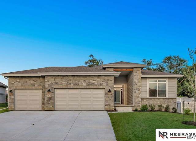 Property at 9715 S 123rd Ave, Papillion, NE 68046, 5 beds, 3 baths