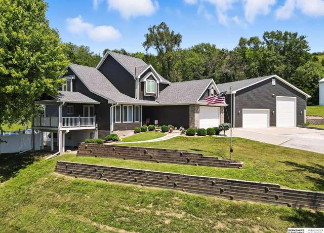 Property at 106 Sharon Dr, Crescent, IA 51526, 5 beds, 3.5 baths