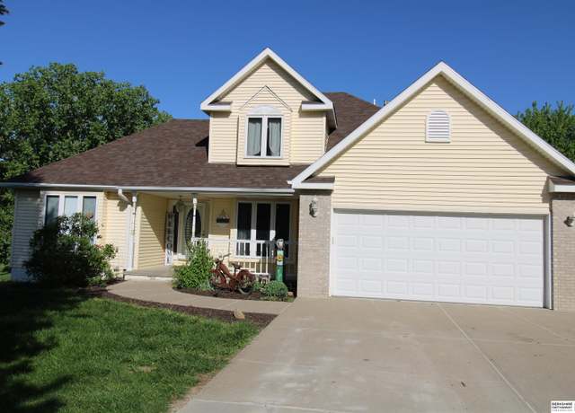 Property at 58492 Hilman Dr, Glenwood, IA 51534, 5 beds, 5 baths