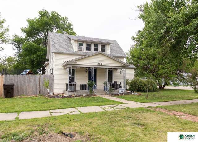 Property at 555 W 6th St, York, NE 68467, 4 beds, 2 baths