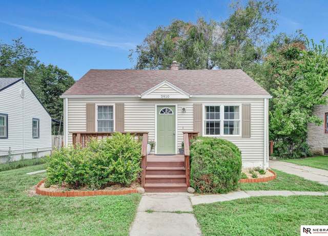 Property at 5910 Huntington Ave, Lincoln, NE 68507, 3 beds, 2 baths