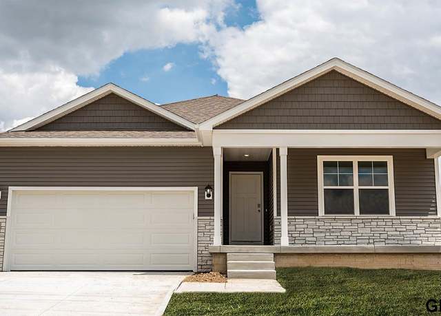 Property at 7229 S 205th St, Gretna, NE 68028, 4 beds, 3 baths