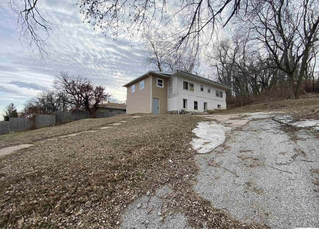 Property at 1322 Franklin St, Bellevue, NE 68005, 2 beds, 2 baths