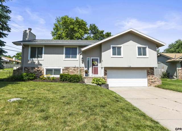 Property at 1138 Michelle Pkwy, Papillion, NE 68046, 4 beds, 3 baths