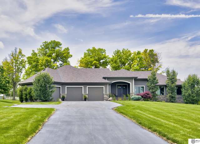Property at 4606 S 184th Plz, Omaha, NE 68135, 4 beds, 5 baths