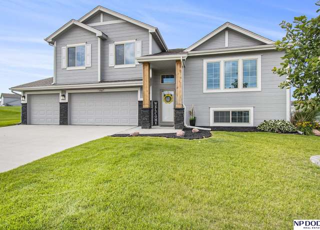 Property at 17811 Rampart St, Omaha, NE 68136, 3 beds, 2.5 baths