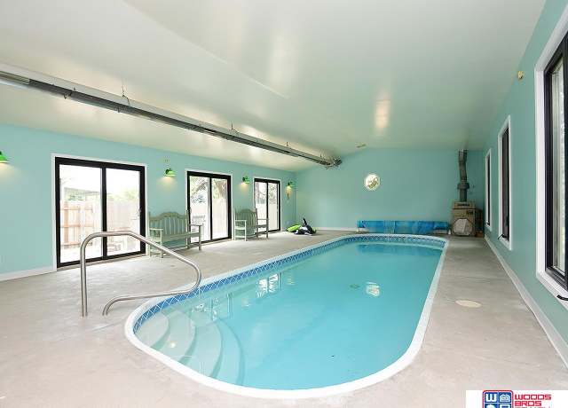 Property at 4243 Ridgeview Dr, Lincoln, NE 68506, 3 beds, 2.5 baths