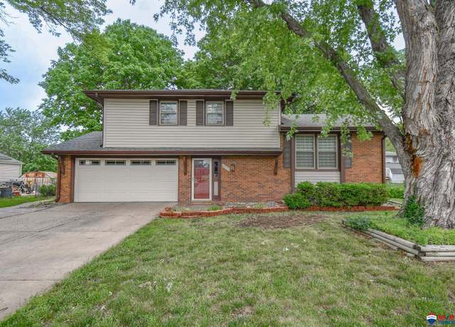 Property at 4221 South Gate Blvd, Lincoln, NE 68506, 3 beds, 2.5 baths