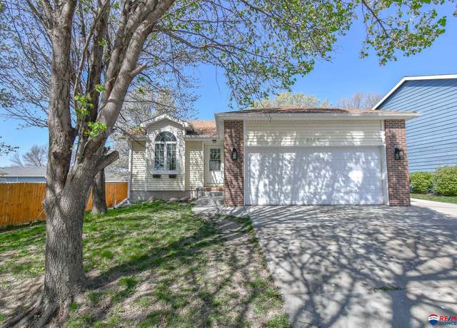 Property at 2707 NW 8th St, Lincoln, NE 68521, 4 beds, 3 baths
