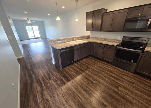 Property at 824 Meadow St, Beatrice, NE 68310, 2 beds, 1 bath